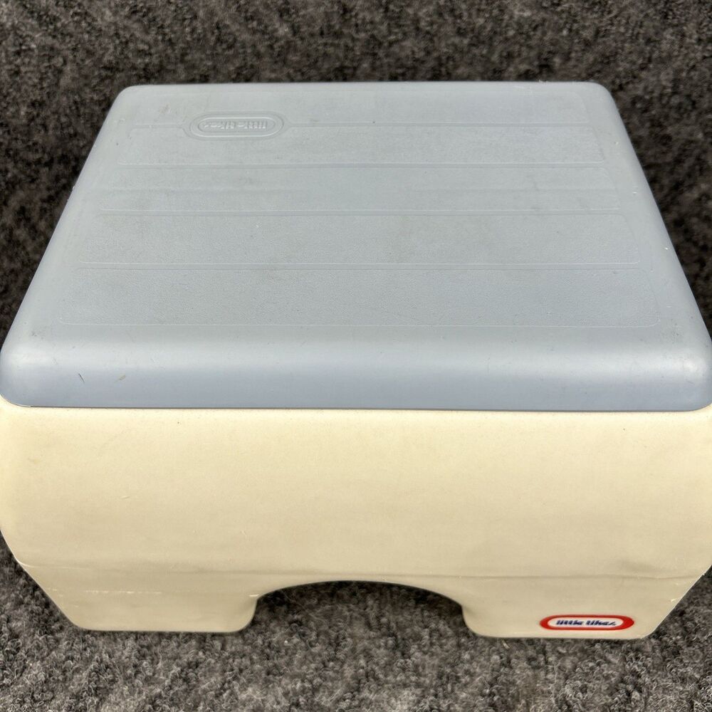Vintage 1985 Little Tikes Tykes Step Stool Blue & White USA Made 11.5"x9.5"x7.5" - Picture 2 of 13